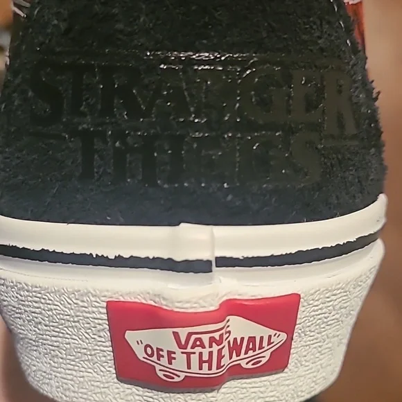 Stranger Things x Sk8-Hi Reissue 'Upside Down' Vans - Picture 11 of 11